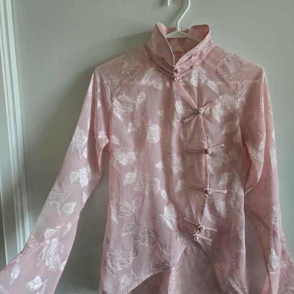 Beautiful semi-sheer Mandarin style blouse - Picture 5 of 6